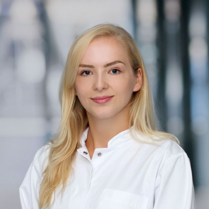 Frau Redina Ferizi